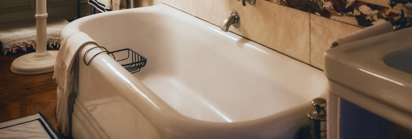 Antique Cast Iron Apron Bathtub